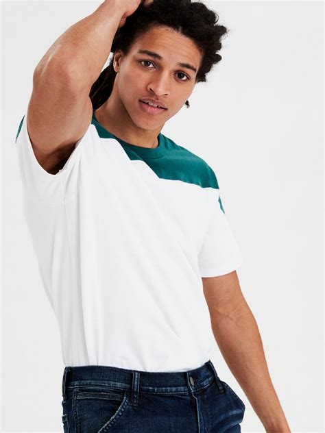 Buy American Eagle Outfitters Men White Green Colourblocked Round Neck