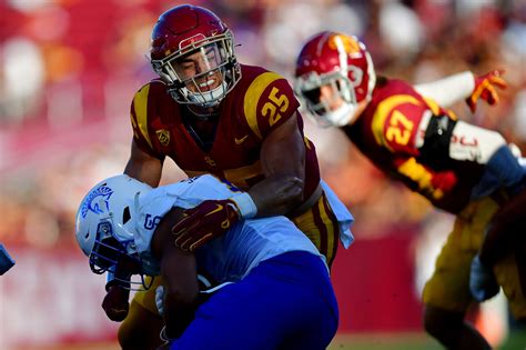 Usc Trojan Linebacker Tackett Curtis Earns Pac Freshman Of The Week