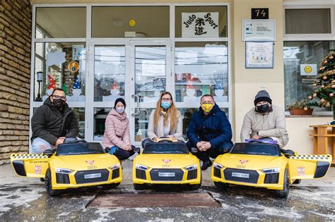 A Főtaxi elektromos járművekkel lepte meg egy budapesti gyermekotthon