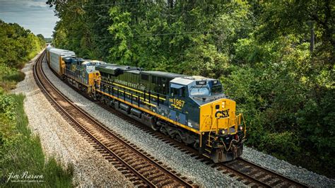 CSX I025 With CSX Seaboard Coast Line Railroad Heritage Unit At