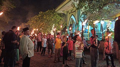 Pawai Obor Meriahkan Malam Takbiran Di Medan