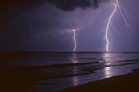 Look This 477 Mile Long Lightning Bolt Is The Longest