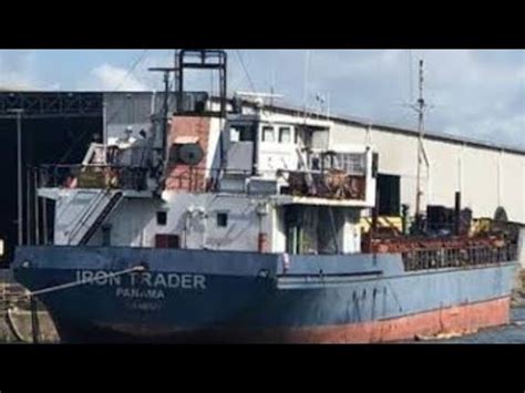 Navio Iron Trader Deteriorando Se Boias Contem Supostos Vazamento