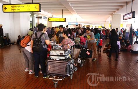 Arus Mudik Di Bandara Soekarno Hatta Foto 4 1604346 TribunNews