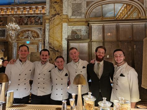 Les Ambassadeurs Le Bar De Lhôtel De Crillon Renouvelle Son Offre De Cocktails Avec élégance