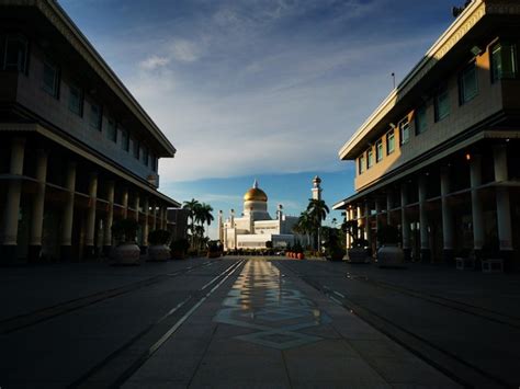 Premium Photo Great View Of Sultan Omar Ali Saifuddien Mosque From