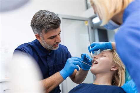 Premium Photo Smiling Brunette Woman Being Examined By Dentist At