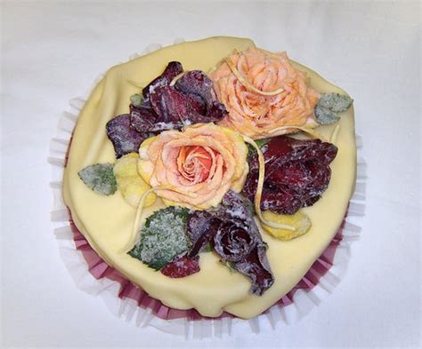 Torte mit kandierten Rosen Bäckerei Konditorei Krahl