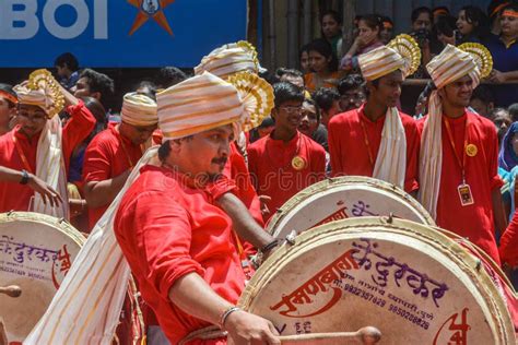 Ramanbaug Dhol Tasha Pathak Played Dhol On The Streets Of Pune On The