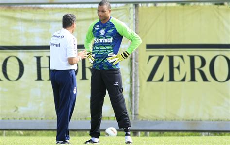 Mesmo Vazado No Chile Dida Quase Duplica Recorde De Minutos Sem Gol