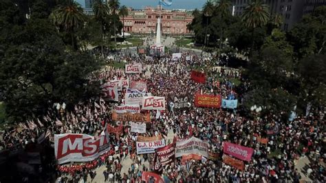 Argentine la gauche organise la première manifestation contre Milei