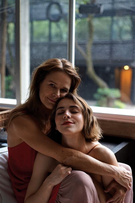 Naian González Norvind con su mamá Nailea Norvind y su hermana Tessa