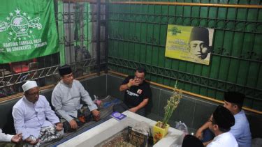 Bacapres Anies Baswedan Ziarah Ke Makam KH Mas Alwi Pencetus Nama NU