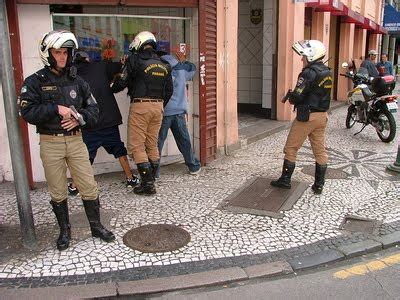 OLHO ABERTO CURITIBA Polícia militar prende suspeito de ter matado