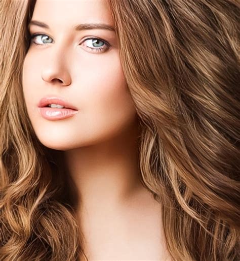 Coiffure beauté et soins capillaires belle femme aux longs cheveux