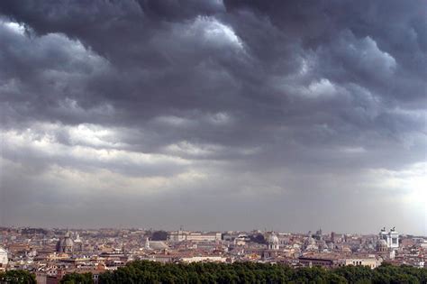 Allarme Meteo Forti Temporali In Arrivo Su Lazio E Campania