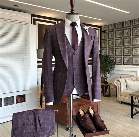 Burgundy Slim Fit Peak Lapel Plaid Suit For Men