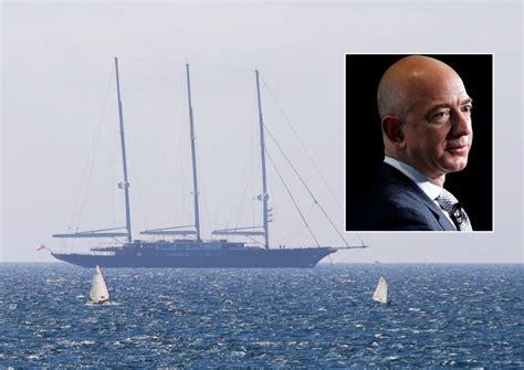 Küsse auf der Yacht Amazon Gründer Jeff Bezos genießt seinen Urlaub