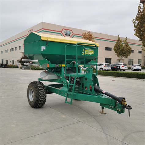 High Quality Vegetables Corn Agricultural Machinery Semi Automatic Farm Spreader Potato