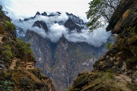 Tiger Leaping Gorge: Hiking Yunnan's Most Dramatic Scenery