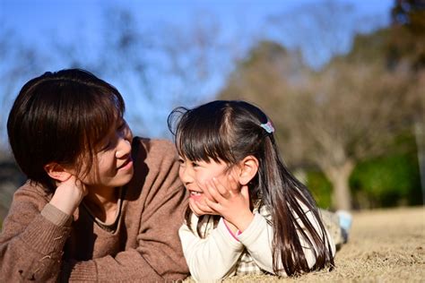 “僕”“私”と言うのが「恥ずかしい」子も？ わが子の「一人称」の変化、親はどう関わればいい？ 子育てのプロに聞く オトナンサー