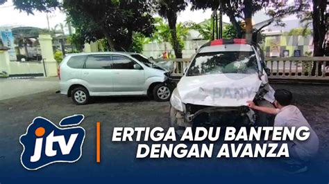 ERTIGA ADU BANTENG DENGAN AVANZA PENUMPANG ALAMI LUKA LUKA YouTube