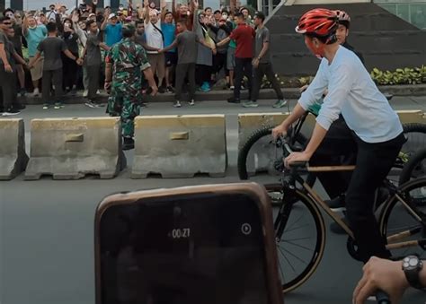 Presiden Jokowi Nikmati Cfd Jakarta Gunakan Sepeda Bambu Masyarakat