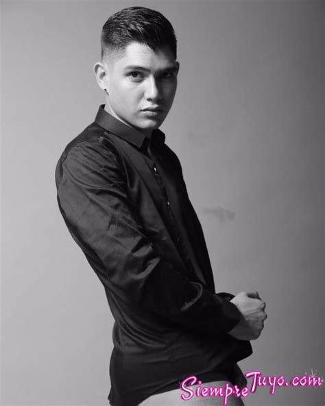 POLLITO BISEXUAL COLOMBIANO CMS DE VERGA DURA LECHERO Y UN CULO ESPECTACULAR Escorts Gay