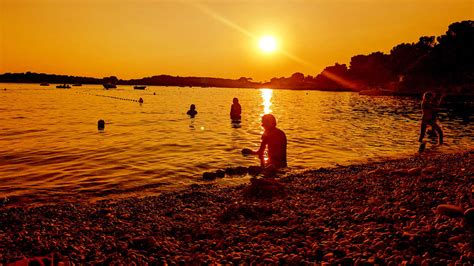 Warning For Croatia S Holidaymakers Study Shows Dozens Of Illnesses