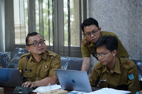 Wabup Ardani Memimpin Rapat Penilaian Interviu Pemantauan Dan Evaluasi