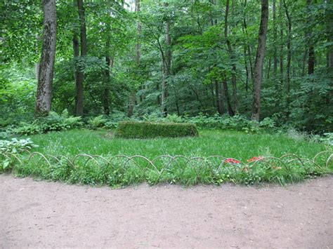 Ясная поляна, могила Л.Н. Толстого | Grave of Leo Tolstoy in… | Flickr