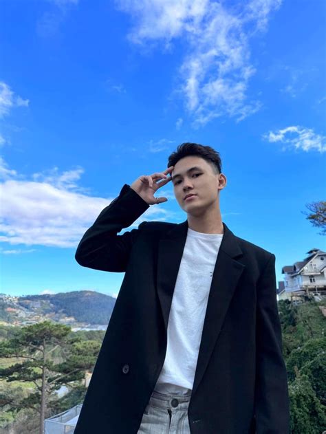 Sao nhí Tôi Thấy Hoa Vàng Trên Cỏ Xanh lột xác chẳng kém hot boy vườn trường sau 9 năm học vấn