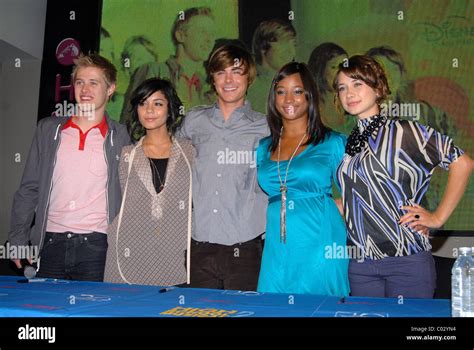 Lucas Grabeel, Vanessa Hudgens, Zac Efron, Monique Coleman and Olesya ...