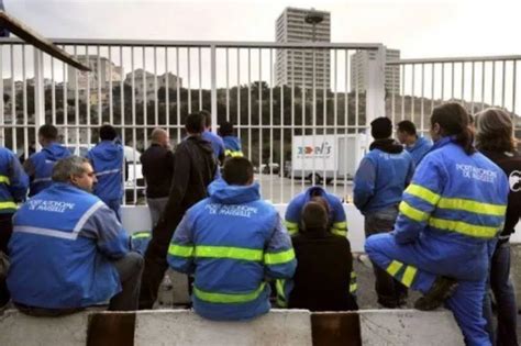 Une journée avec les dockers du port de Marseille Fos