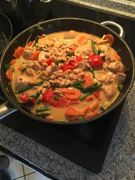 Schnelles Thai Curry Mit Huhn Paprika Und Feiner Erdnussnote Von