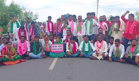 Farmers Brs Protest Demanding Immediate Release Of Rythu Bharosa