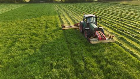 Gras Maaien En Schudden Grass Mowing And Tedding Youtube