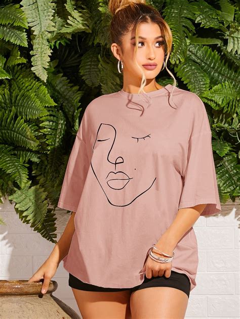 Camiseta larga con estampado de figura de hombros caídos Curvy Outfits