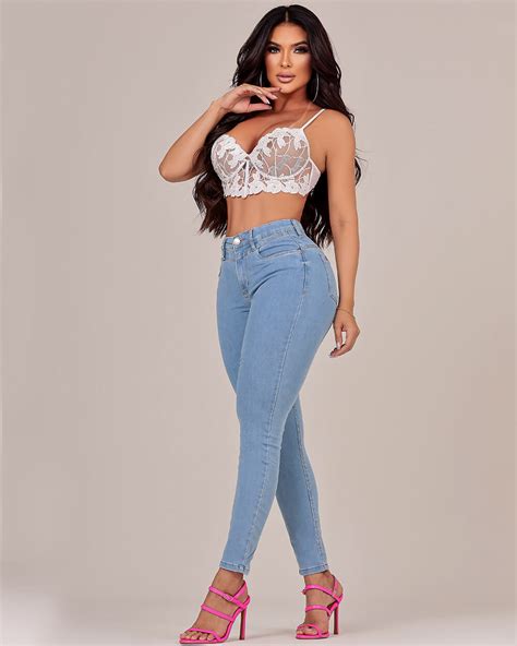 CALÇA JEANS FEMININA CLARA DETALHADA BOLSO Jeans Ousadia