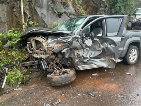 V Deo Violenta Colis O Entre Caminhonetes Deixa Tr S Pessoas Feridas