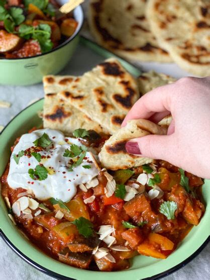 Vegetarische Stoof Met Aubergine En Courgette Familie Over De Kook