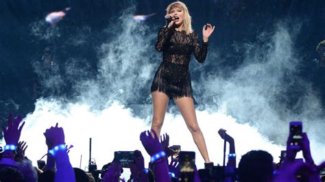 Taylor Swift Makes History By Dominating The Entire Top 10 On Billboard