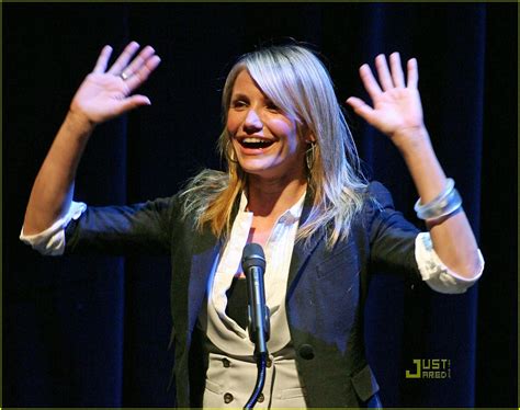 Cameron Diaz Gets Frisky with Fox: Photo 987141 | Photos | Just Jared