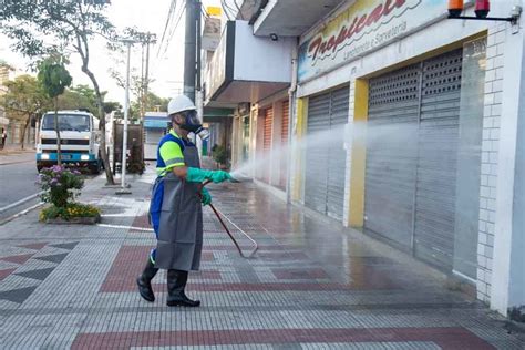 Cidade inicia serviço de desinfecção de ruas e espaços públicos