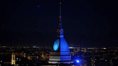 Contro Il Caro Energia Torino Spegne Anche La Mole