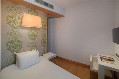 Hotel NH Genova Centro | Up to 25% off | nh-hotels.com