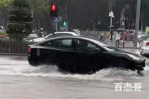 深圳暴雨致航班取消 旅客跪求起飞 背后的真相让人始料未及 社会百态 百态哥