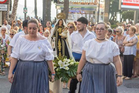 Ofrenda A La Virgen Del Carmen Y Homenaje A Los Ca Dos En La Mar En