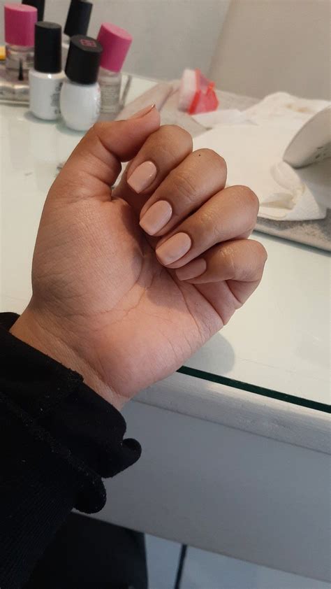 Nude Piel morena Uñas para piel morena Blanquear la piel Piel morena