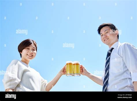 Japanese People Drinking Beer Stock Photo Alamy